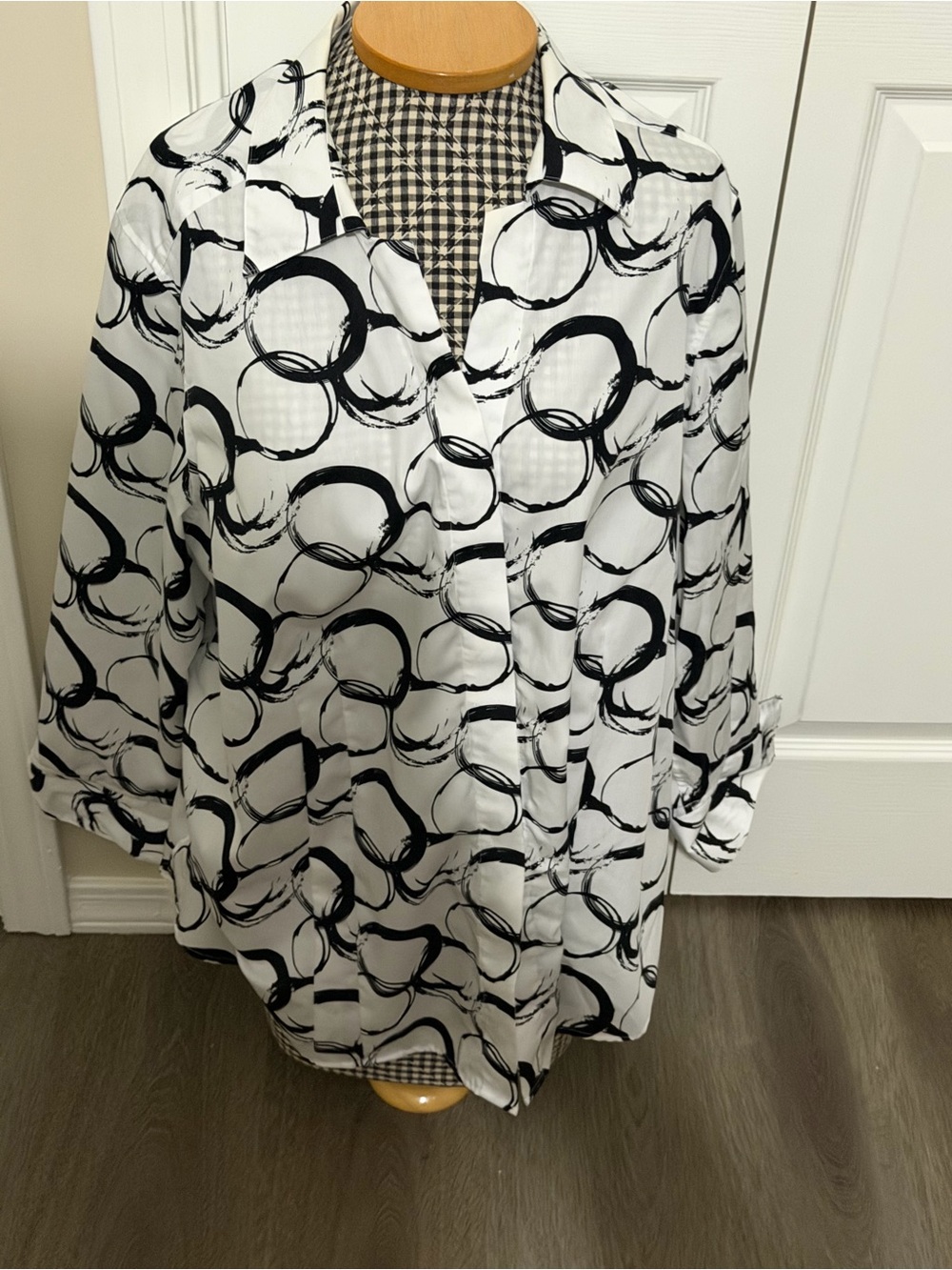 Investments Black & White Circle-Print Button Down Shirt 20W
